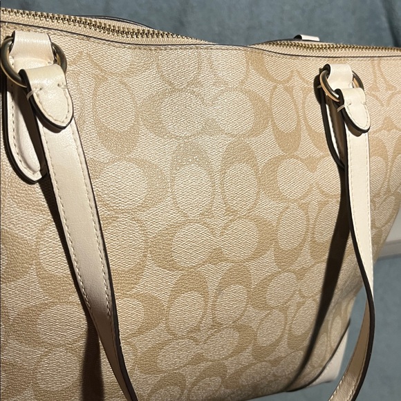 Coach Signature Tote w/Matching Pouch - Picture 11 of 17